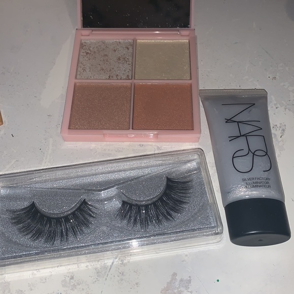 Makeup Bundle - Picture 5 of 7
